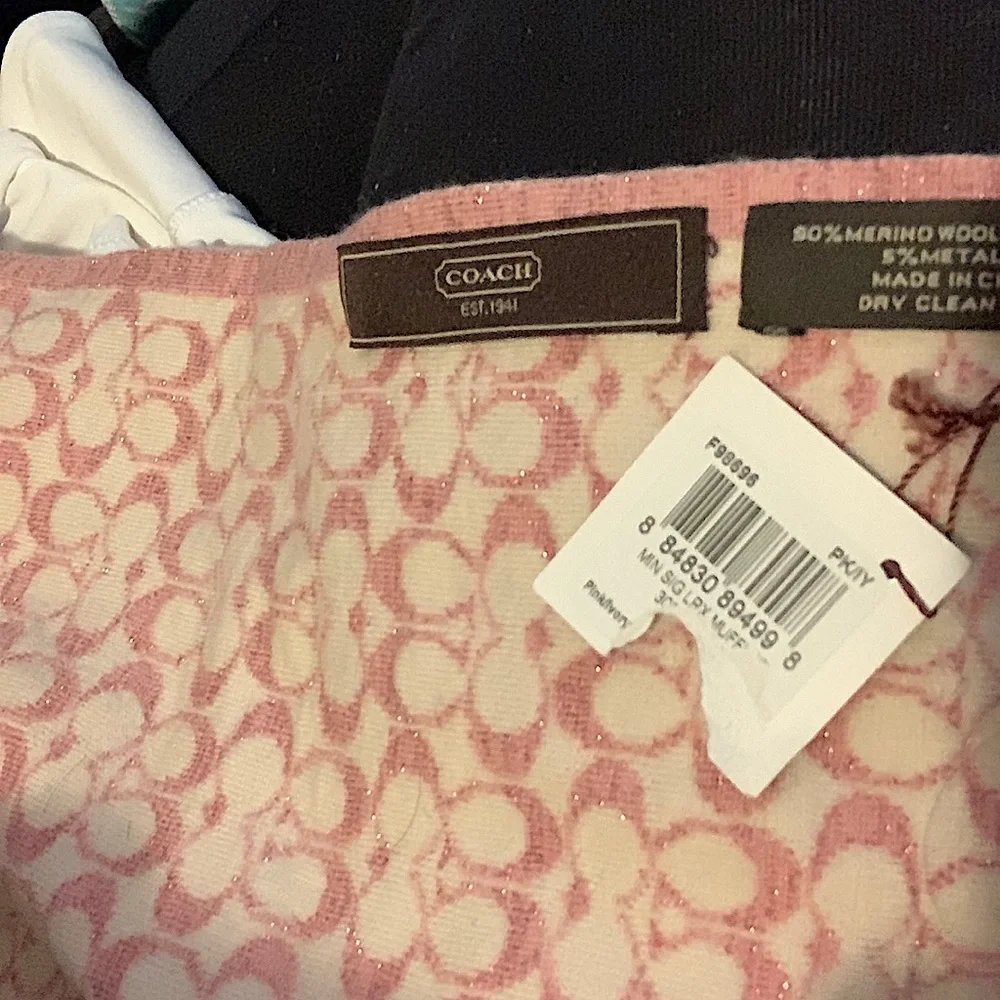 Coach woman’s scarf - Picture 2 of 4